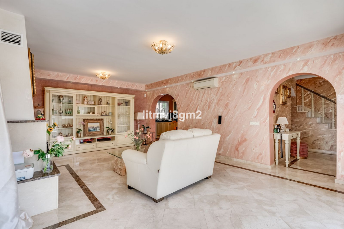 Se vende Villa - Chalet de 4 dormitorios en Costa Del Sol, Málaga, España