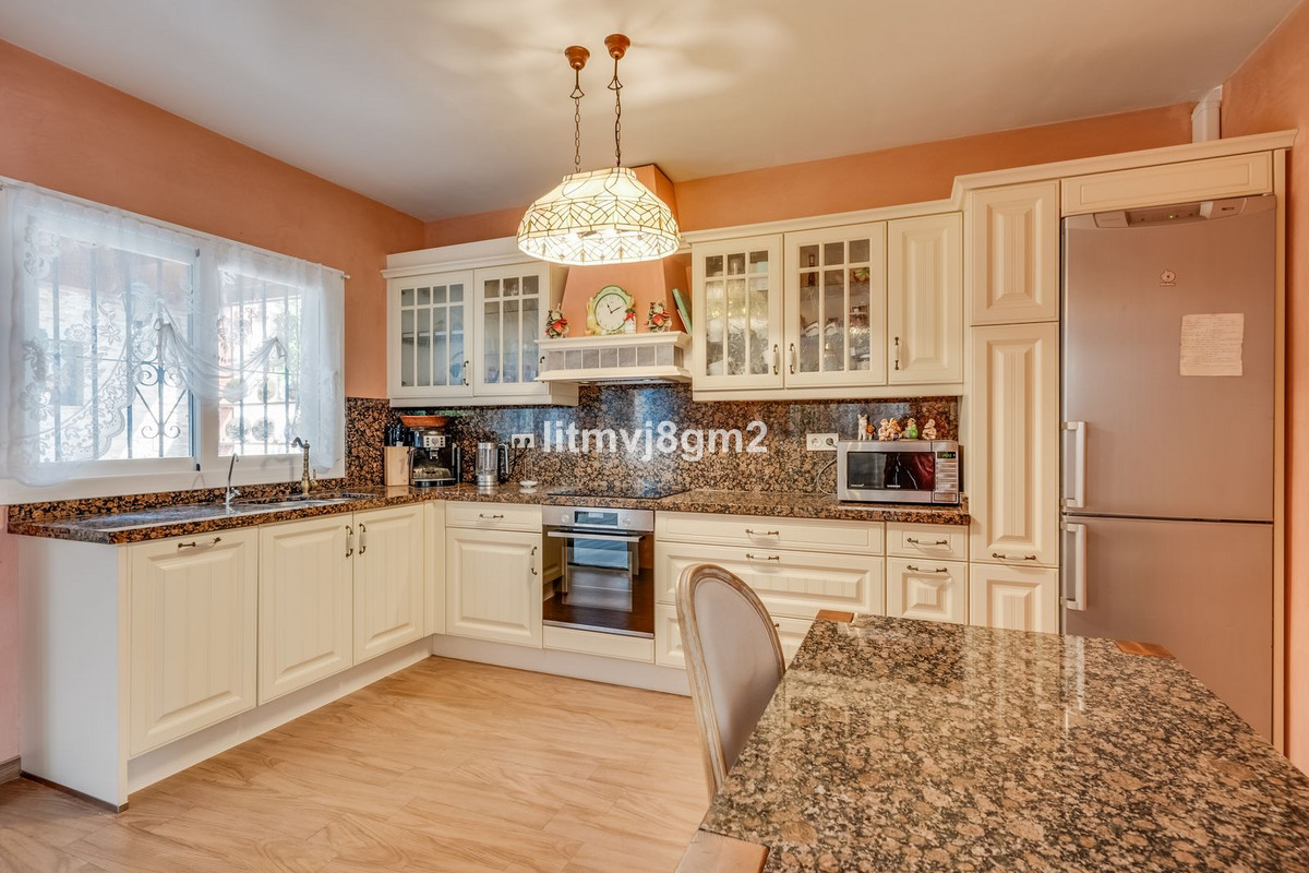 Se vende Villa - Chalet de 4 dormitorios en Costa Del Sol, Málaga, España
