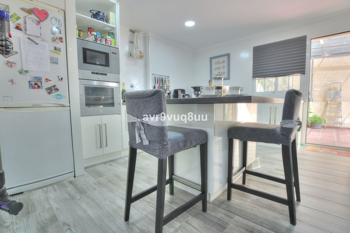 Se vende Local comercial de 2 dormitorios en Costa Del Sol, Málaga, España