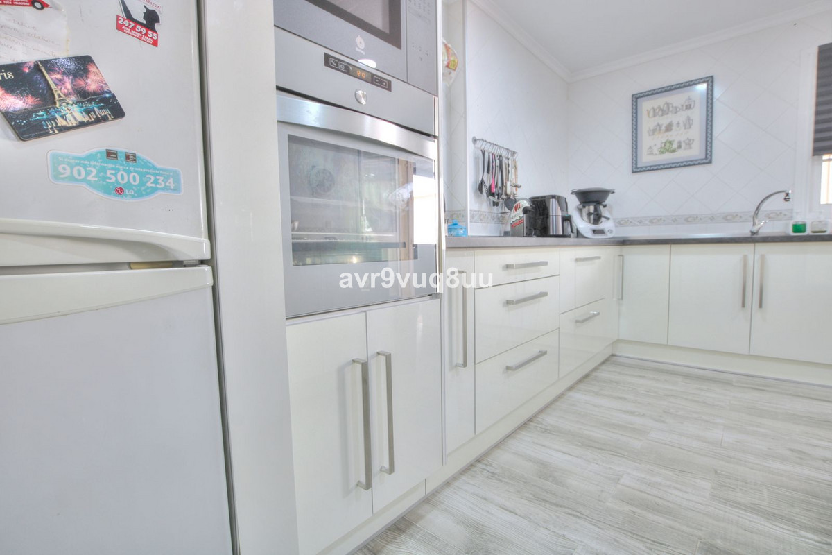 Se vende Local comercial de 2 dormitorios en Costa Del Sol, Málaga, España