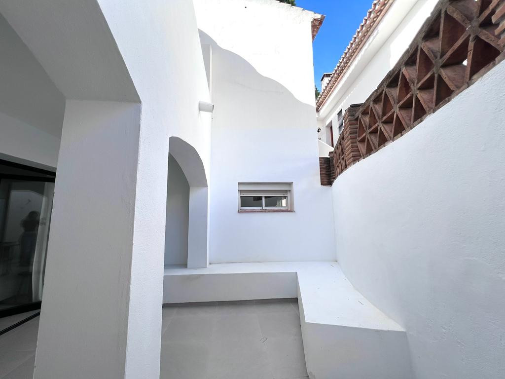 3 Bed Apartment for sale in Nueva Andalucía Costa Del Sol, Málaga, Spain