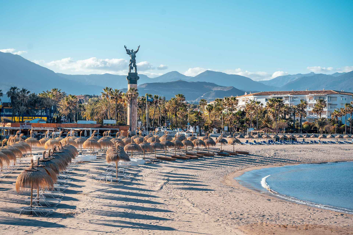 3 Bed Apartment for sale in Nueva Andalucía Costa Del Sol, Málaga, Spain