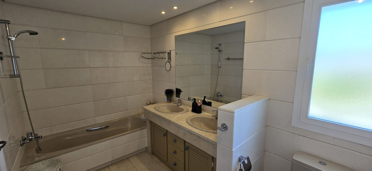 2 Bed Apartment for sale in New Golden Mile Costa Del Sol, Málaga, Spain