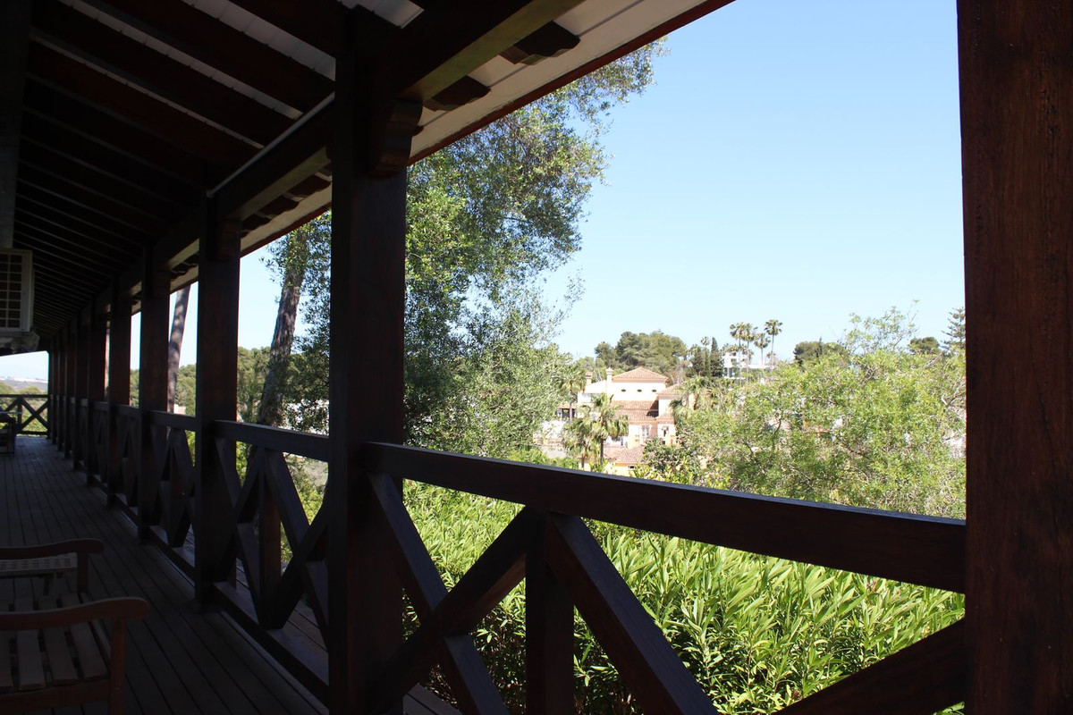 Se vende Villa - Chalet de 5 dormitorios en Costa Del Sol, Cadiz, España