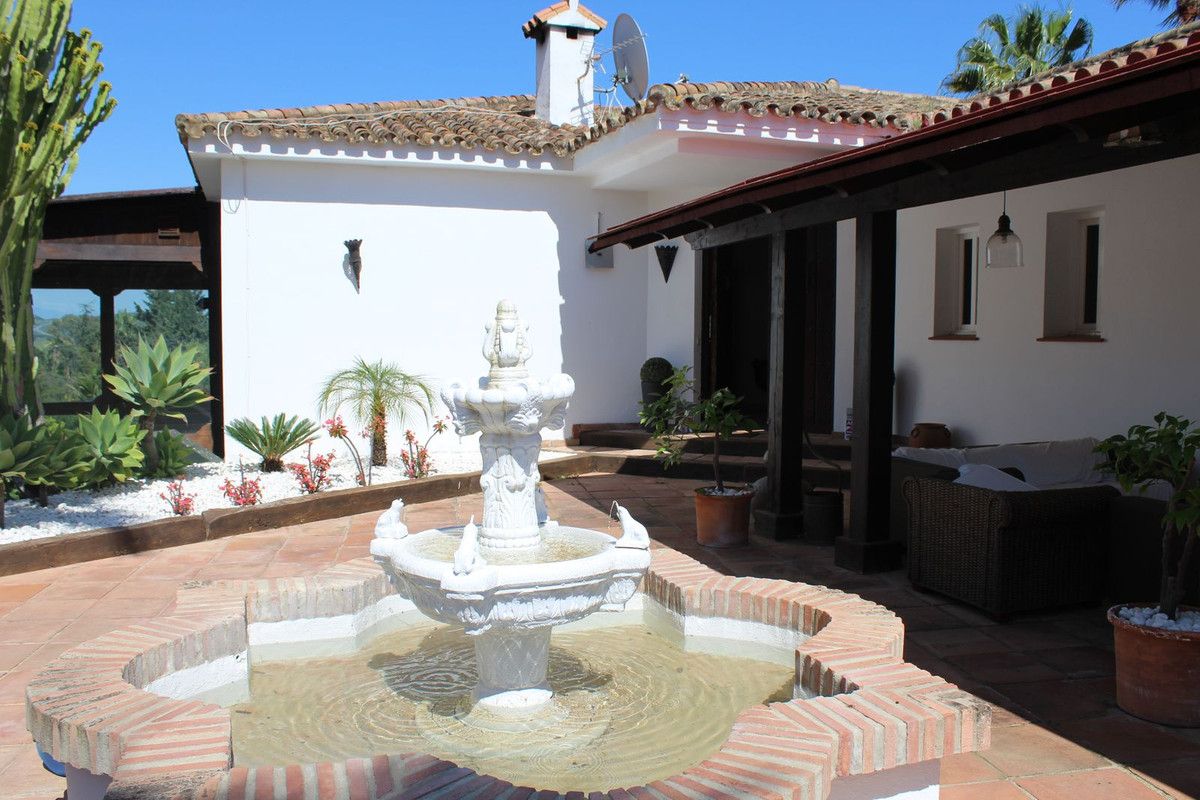 Se vende Villa - Chalet de 5 dormitorios en Costa Del Sol, Cadiz, España
