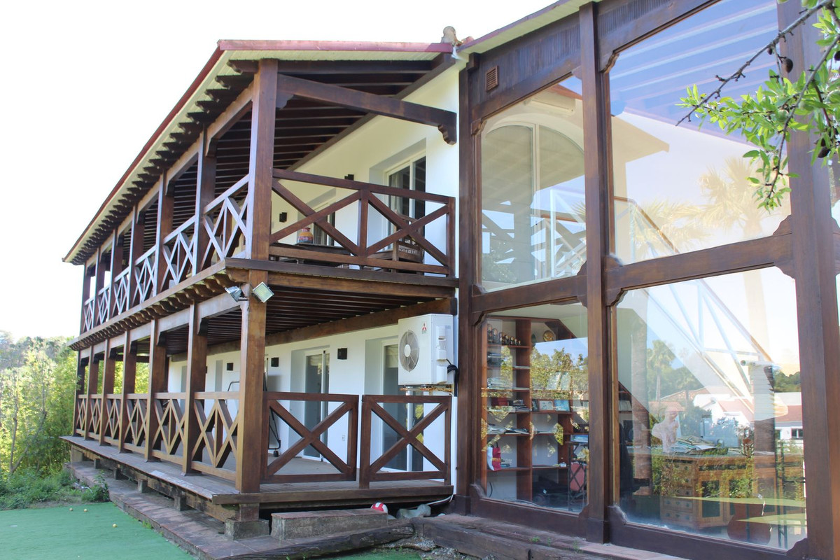 Se vende Villa - Chalet de 5 dormitorios en Costa Del Sol, Cadiz, España