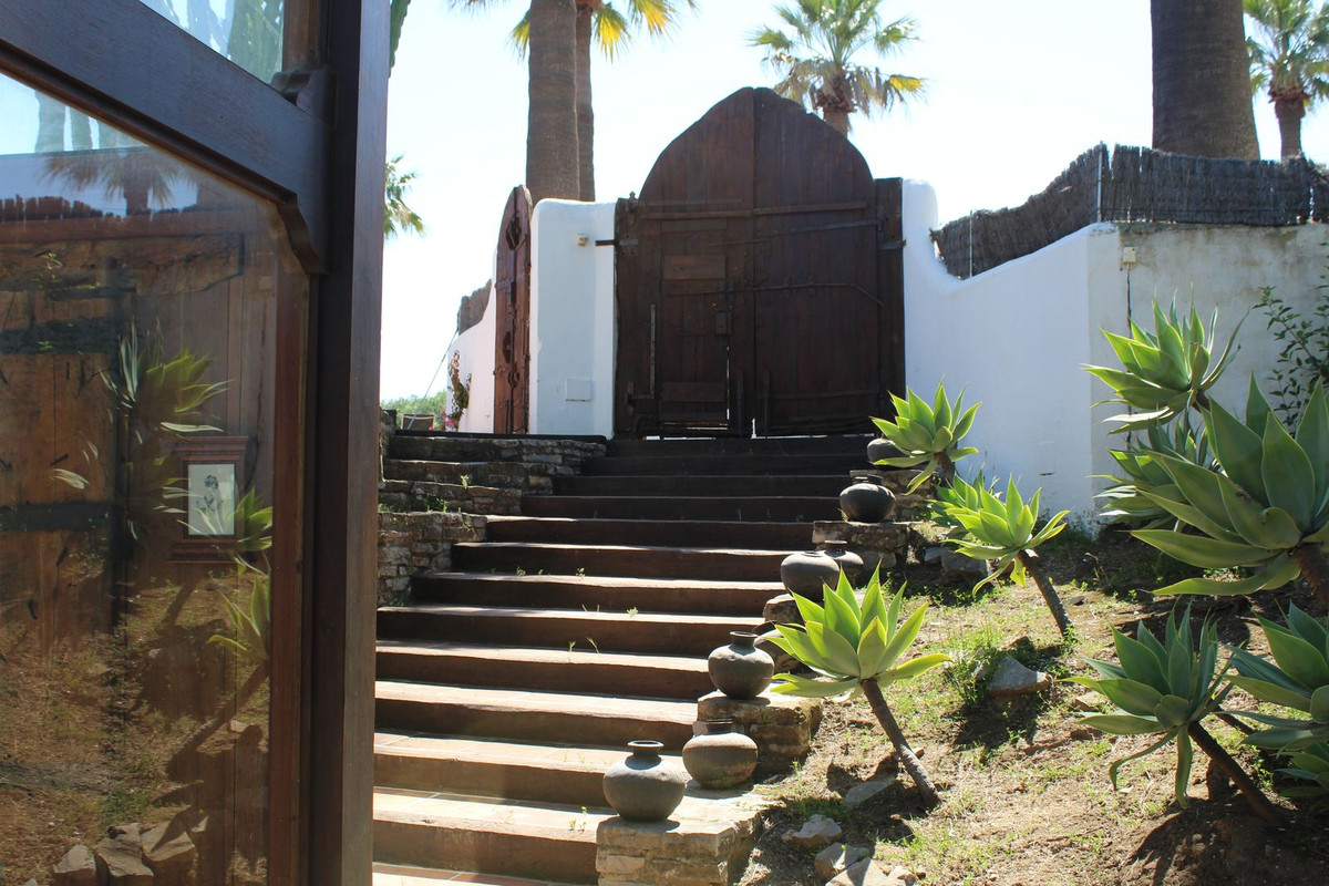 Se vende Villa - Chalet de 5 dormitorios en Costa Del Sol, Cadiz, España