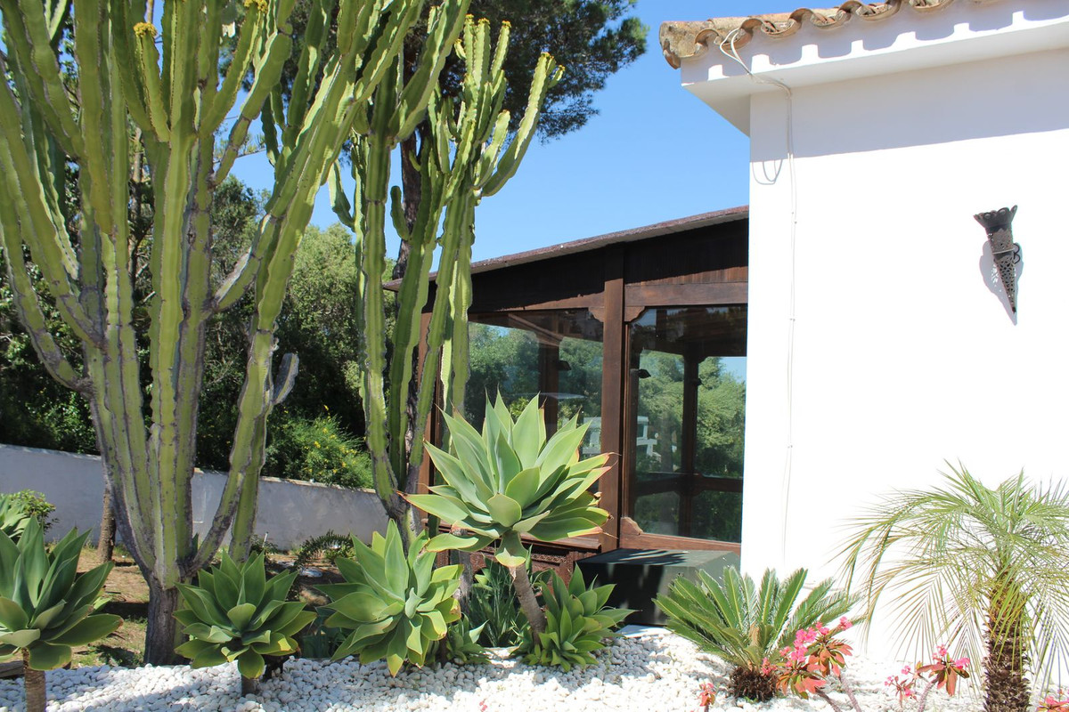 Se vende Villa - Chalet de 5 dormitorios en Costa Del Sol, Cadiz, España
