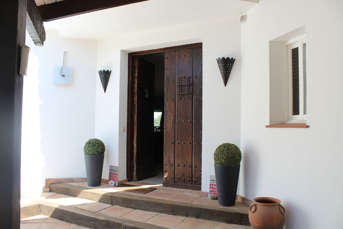Se vende Villa - Chalet de 5 dormitorios en Costa Del Sol, Cadiz, España