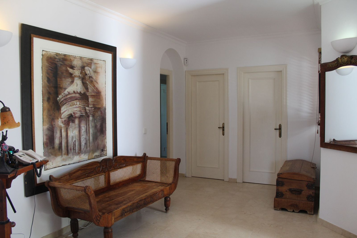Se vende Villa - Chalet de 5 dormitorios en Costa Del Sol, Cadiz, España