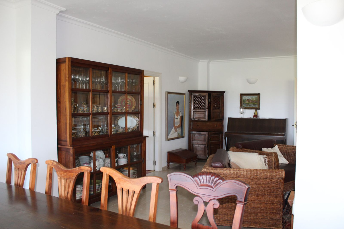 Se vende Villa - Chalet de 5 dormitorios en Costa Del Sol, Cadiz, España