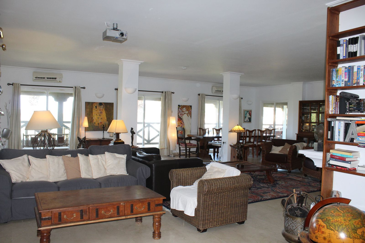 Se vende Villa - Chalet de 5 dormitorios en Costa Del Sol, Cadiz, España