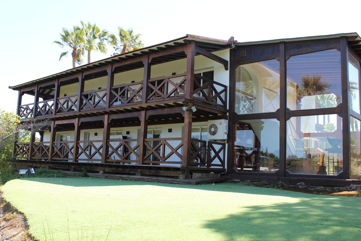 Se vende Villa - Chalet de 5 dormitorios en Costa Del Sol, Cadiz, España