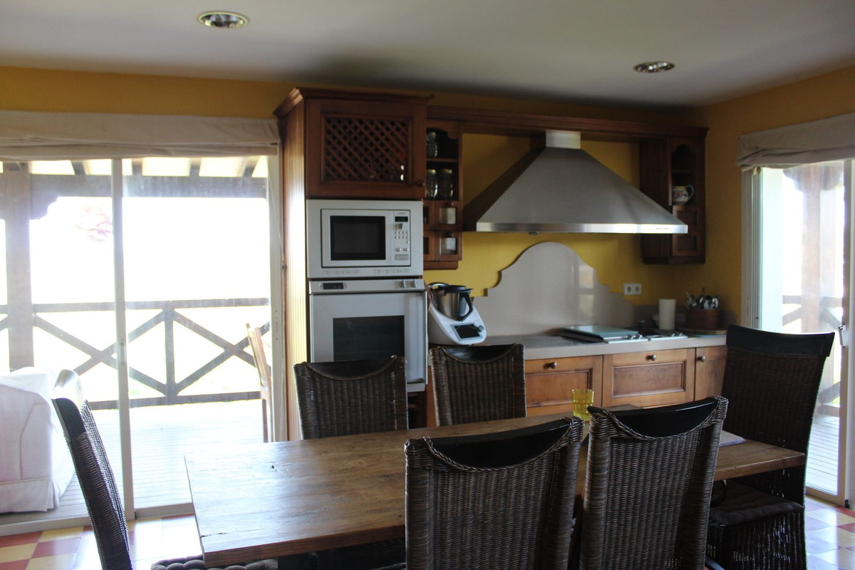Se vende Villa - Chalet de 5 dormitorios en Costa Del Sol, Cadiz, España