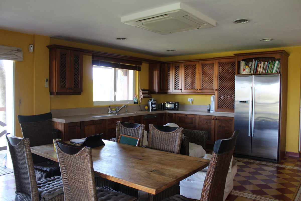 Se vende Villa - Chalet de 5 dormitorios en Costa Del Sol, Cadiz, España