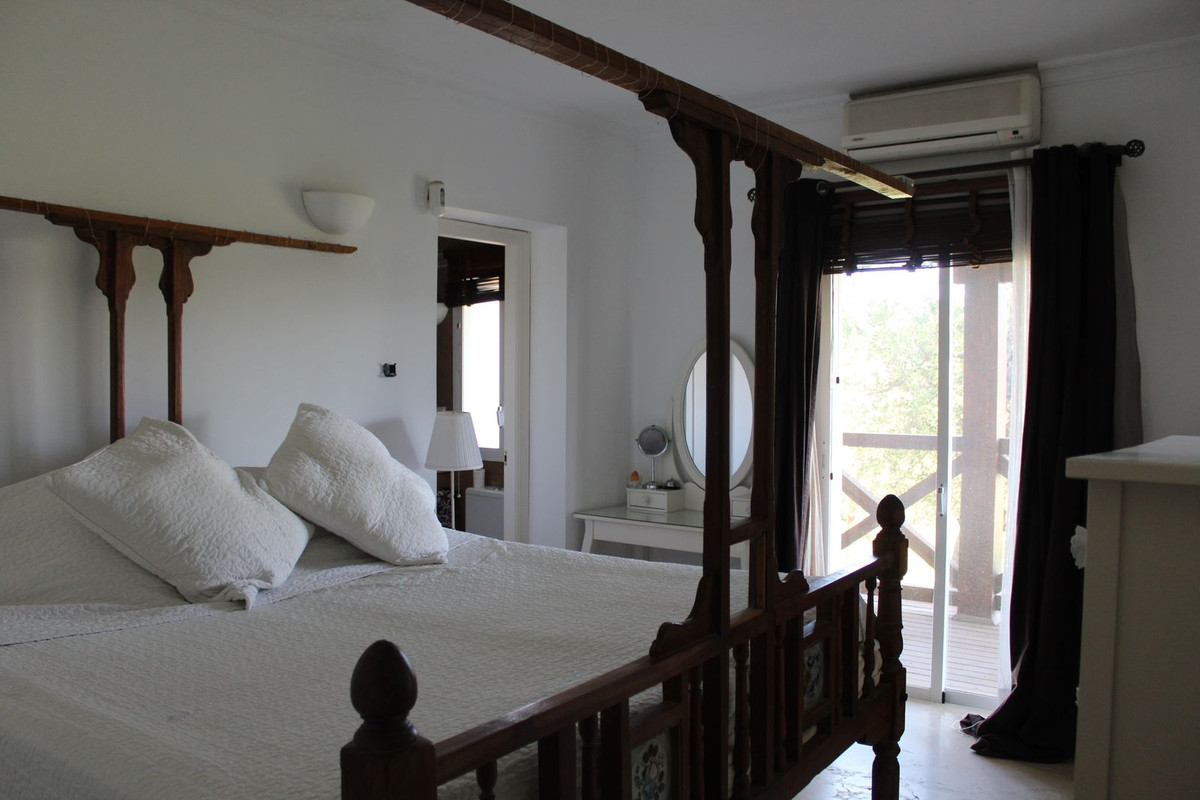 Se vende Villa - Chalet de 5 dormitorios en Costa Del Sol, Cadiz, España