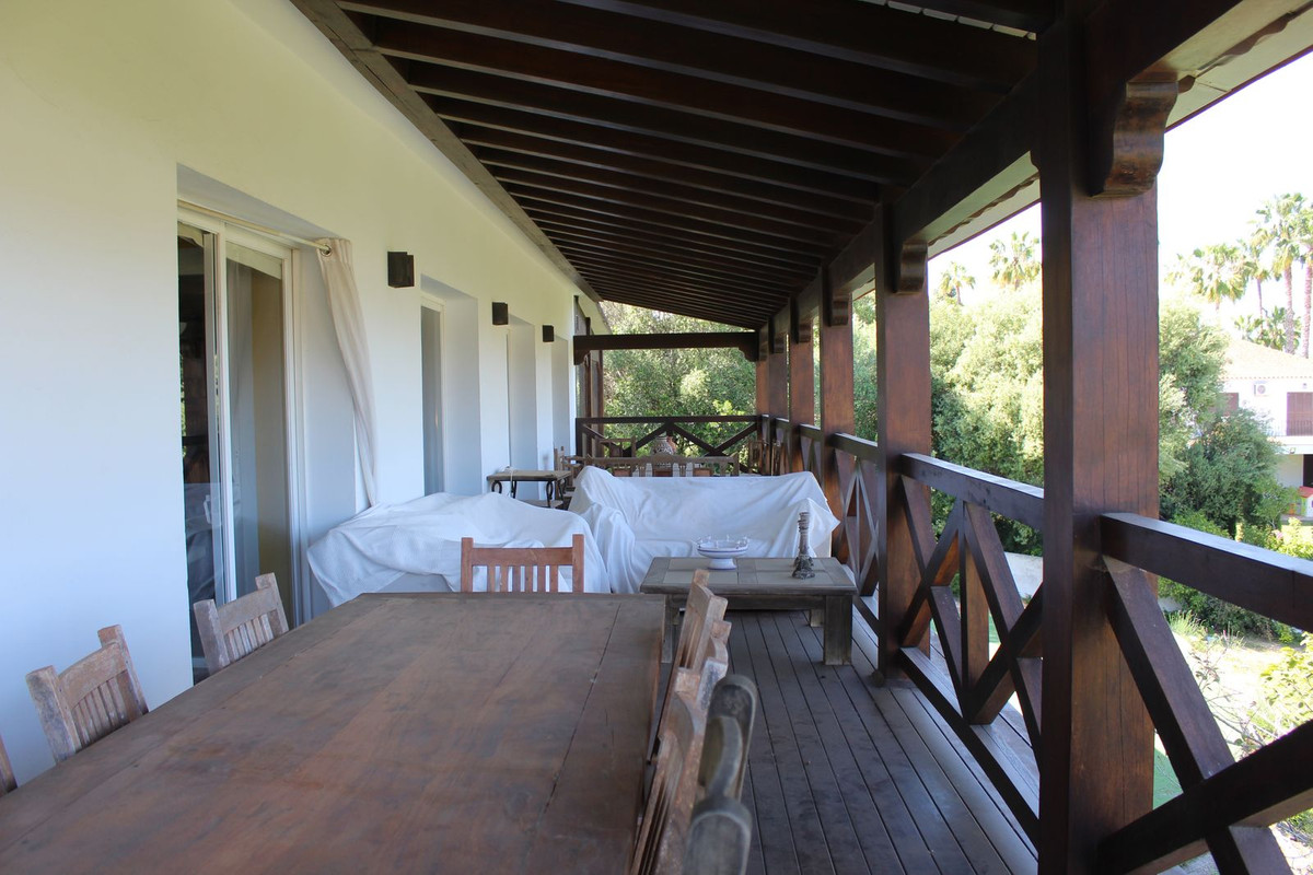 Se vende Villa - Chalet de 5 dormitorios en Costa Del Sol, Cadiz, España