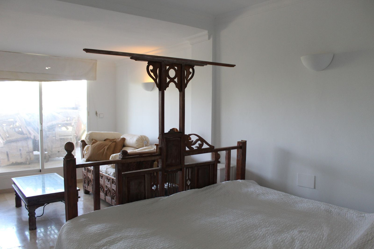 Se vende Villa - Chalet de 5 dormitorios en Costa Del Sol, Cadiz, España