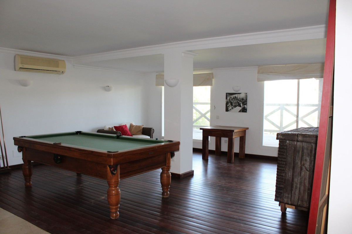 Se vende Villa - Chalet de 5 dormitorios en Costa Del Sol, Cadiz, España