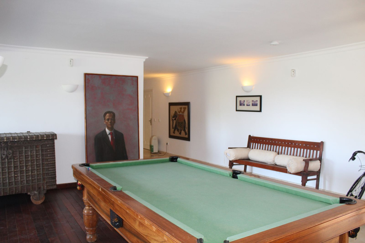 Se vende Villa - Chalet de 5 dormitorios en Costa Del Sol, Cadiz, España