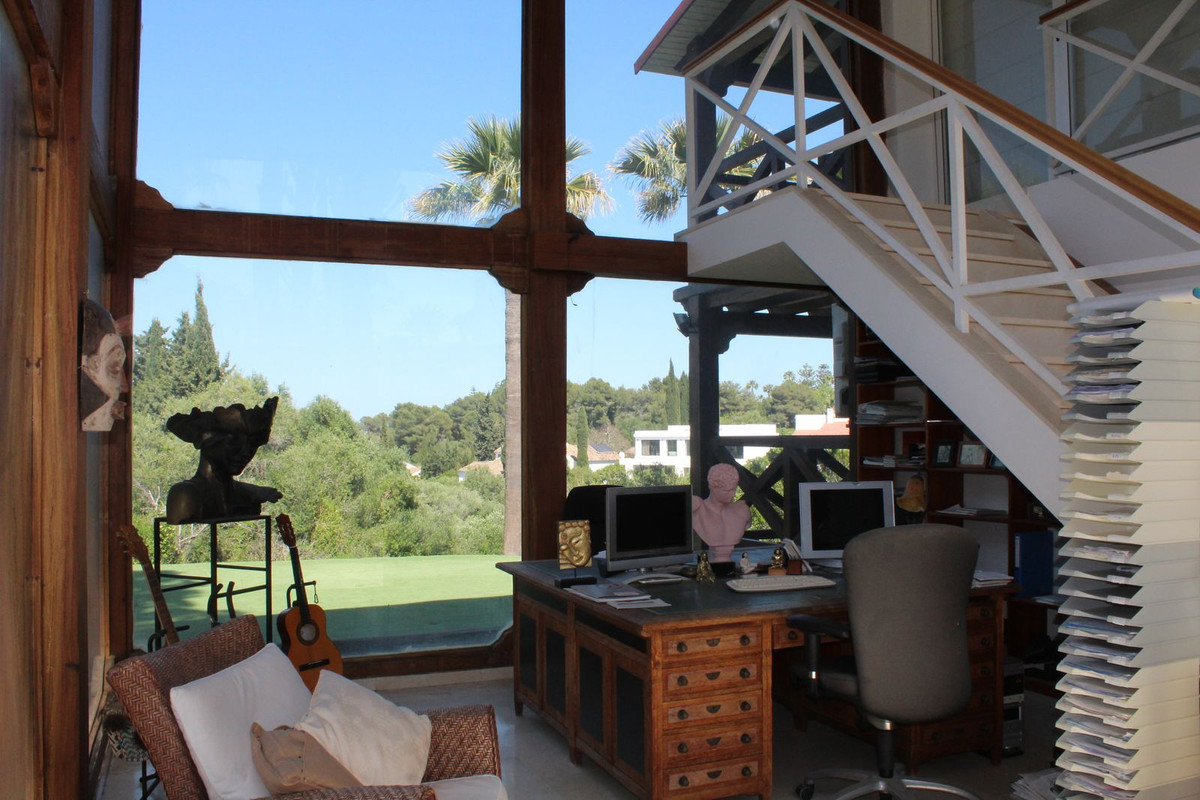 Se vende Villa - Chalet de 5 dormitorios en Costa Del Sol, Cadiz, España