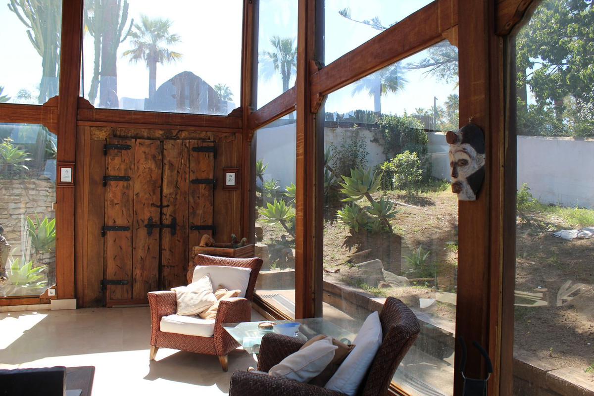 Se vende Villa - Chalet de 5 dormitorios en Costa Del Sol, Cadiz, España