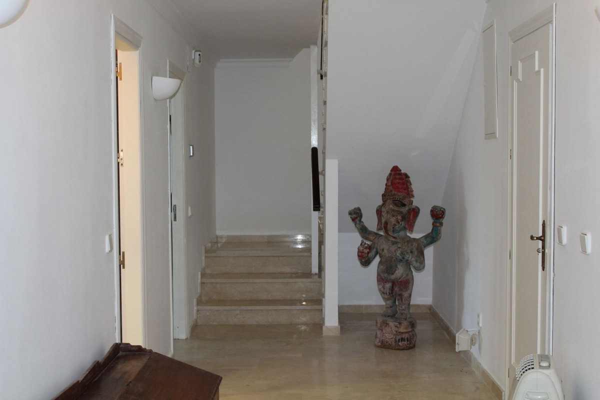 Se vende Villa - Chalet de 5 dormitorios en Costa Del Sol, Cadiz, España