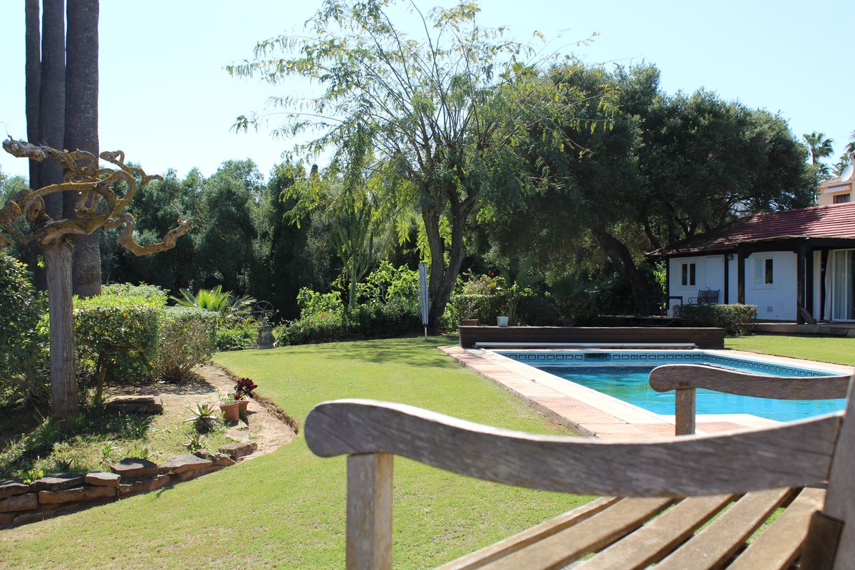 Se vende Villa - Chalet de 5 dormitorios en Costa Del Sol, Cadiz, España
