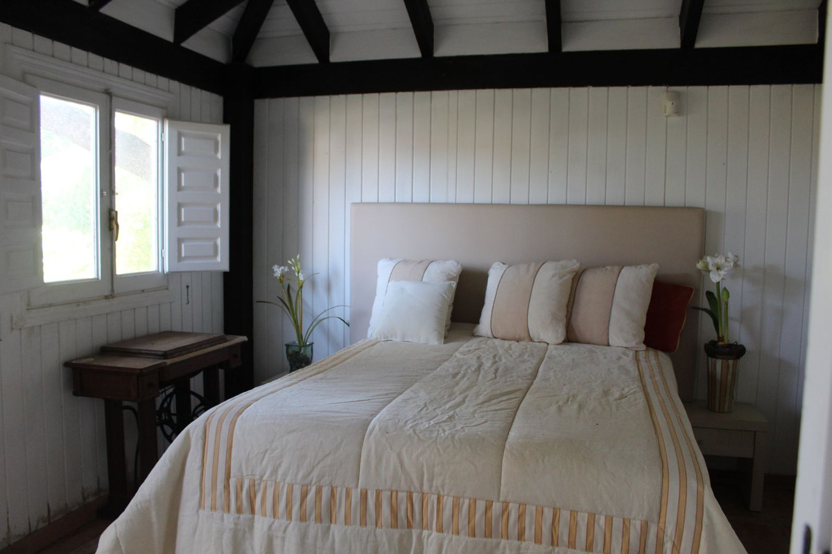 Se vende Villa - Chalet de 5 dormitorios en Costa Del Sol, Cadiz, España