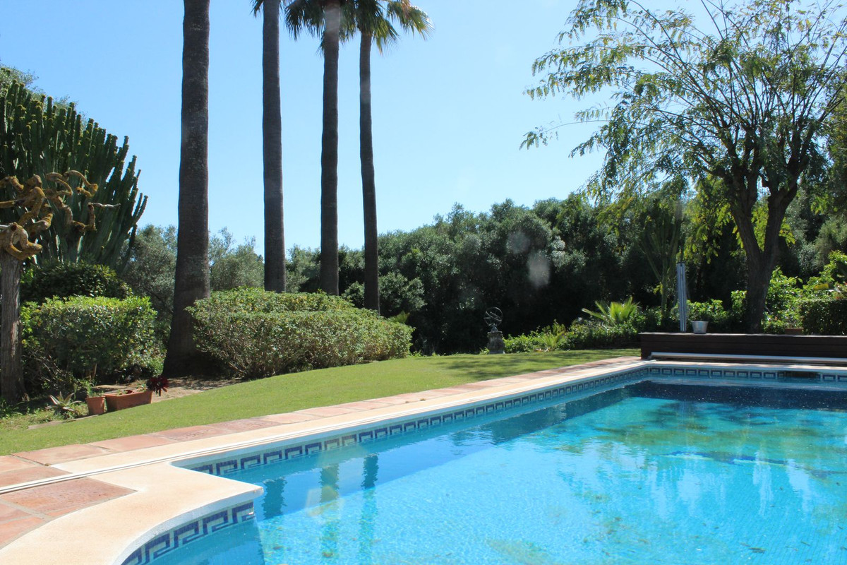 Se vende Villa - Chalet de 5 dormitorios en Costa Del Sol, Cadiz, España