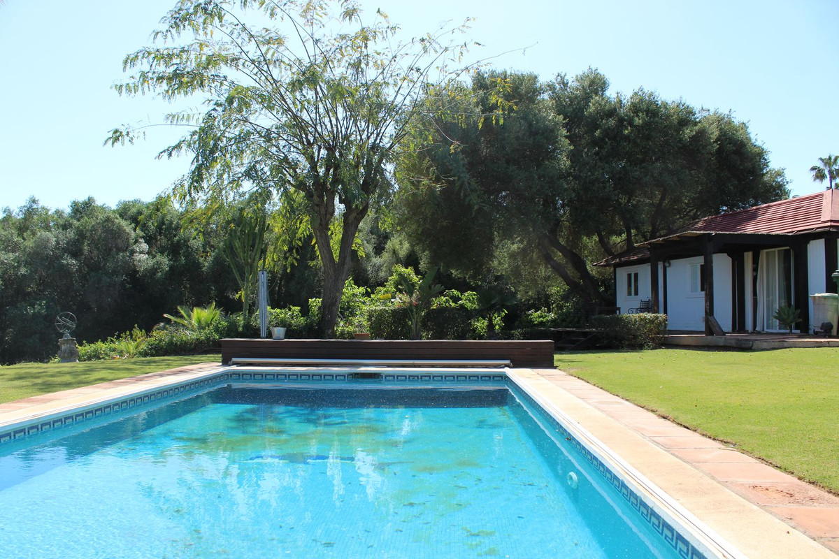 Se vende Villa - Chalet de 5 dormitorios en Costa Del Sol, Cadiz, España