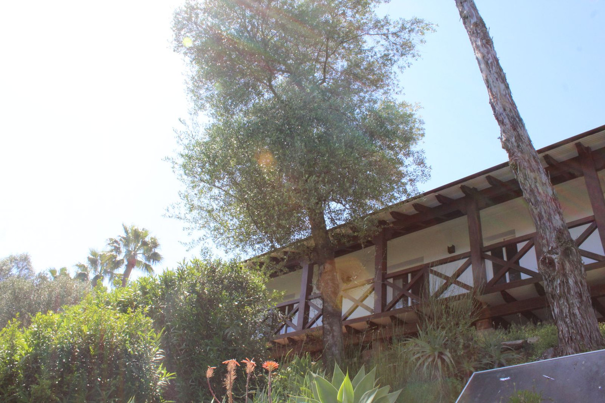 Se vende Villa - Chalet de 5 dormitorios en Costa Del Sol, Cadiz, España