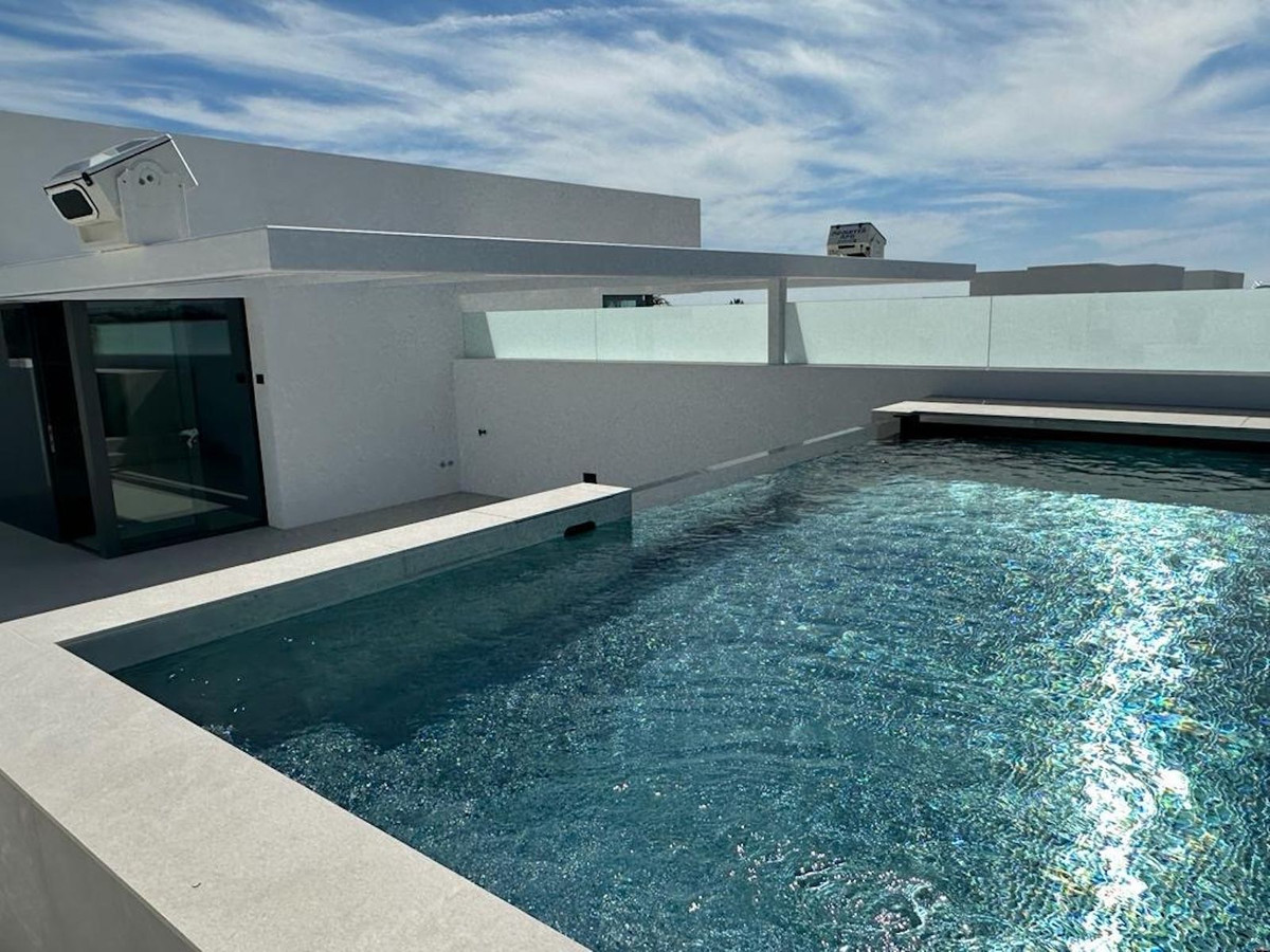 Se vende Pareada de 4 dormitorios en Costa Del Sol, Málaga, España
