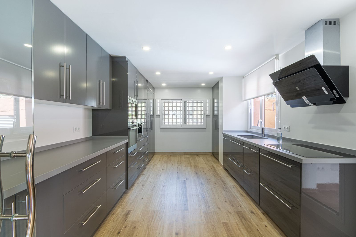 3 Bed Apartment for sale in Guadalmina Baja Costa Del Sol, Málaga, Spain