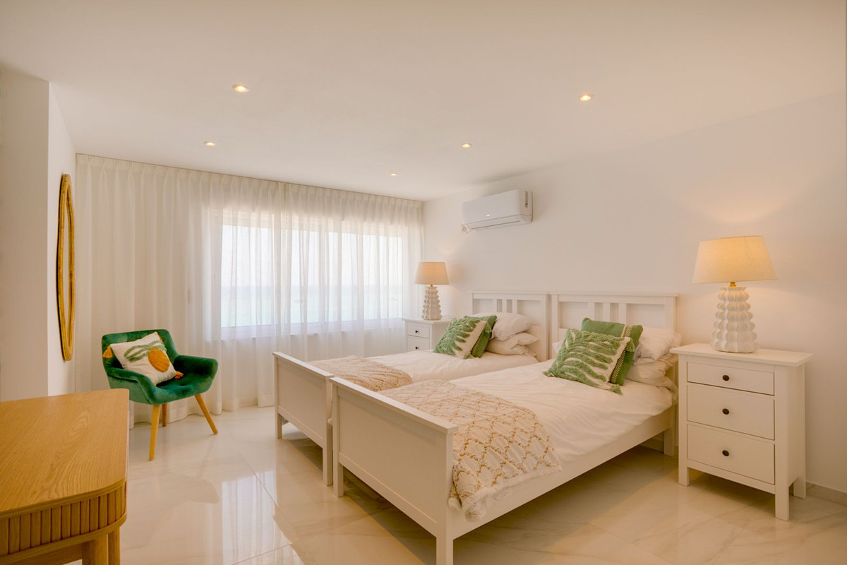 3 Bed Townhouse for sale in Estepona Costa Del Sol, Málaga, Spain