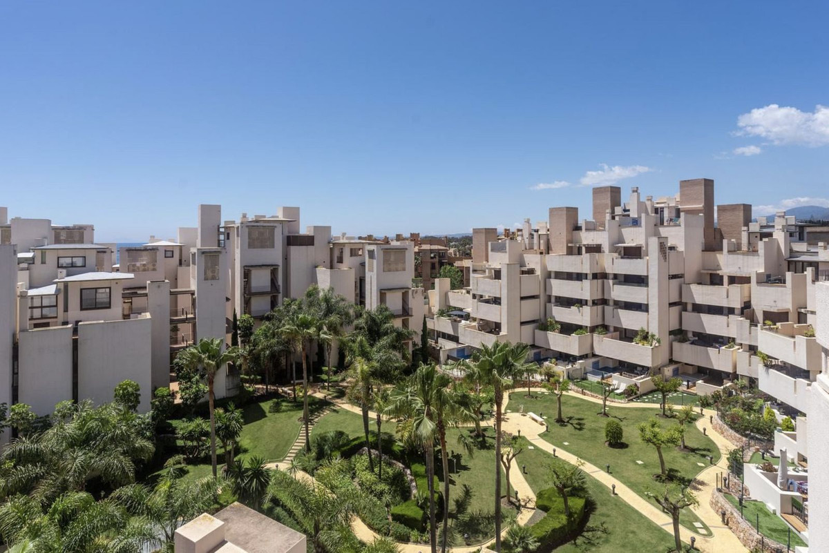 2 Bed Apartment for sale in New Golden Mile Costa Del Sol, Málaga, Spain