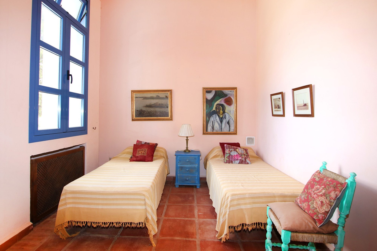 9 Bed Townhouse for sale in Gaucín Costa Del Sol, Málaga, Spain