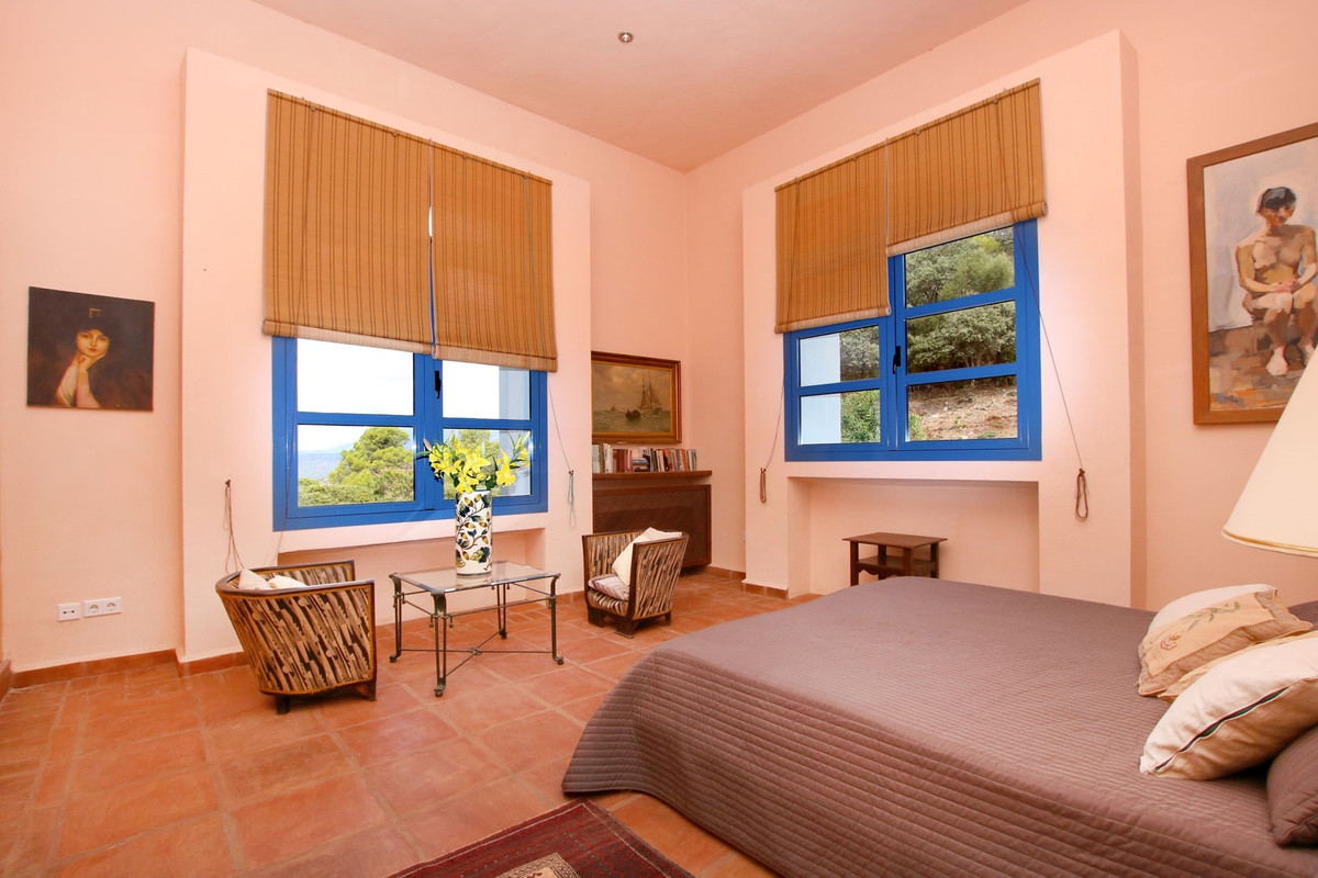 9 Bed Townhouse for sale in Gaucín Costa Del Sol, Málaga, Spain