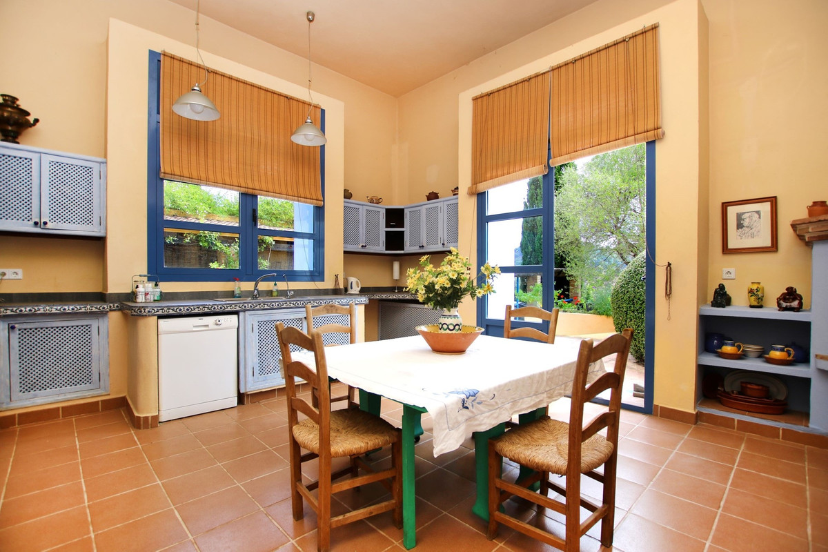 9 Bed Townhouse for sale in Gaucín Costa Del Sol, Málaga, Spain