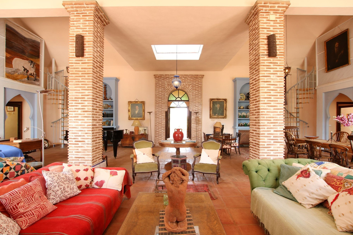 9 Bed Townhouse for sale in Gaucín Costa Del Sol, Málaga, Spain
