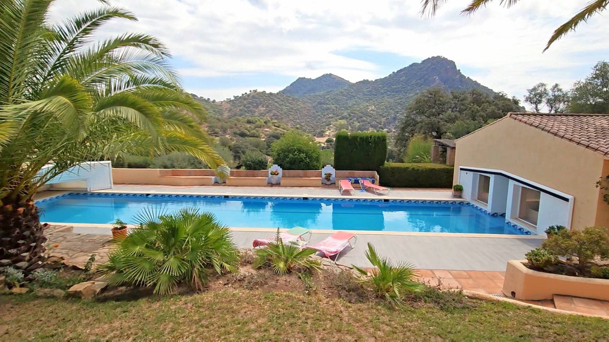 9 Bed Townhouse for sale in Gaucín Costa Del Sol, Málaga, Spain