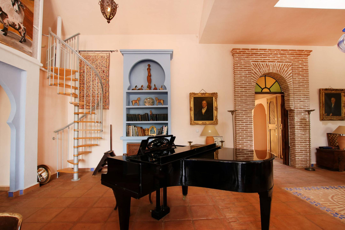 9 Bed Townhouse for sale in Gaucín Costa Del Sol, Málaga, Spain