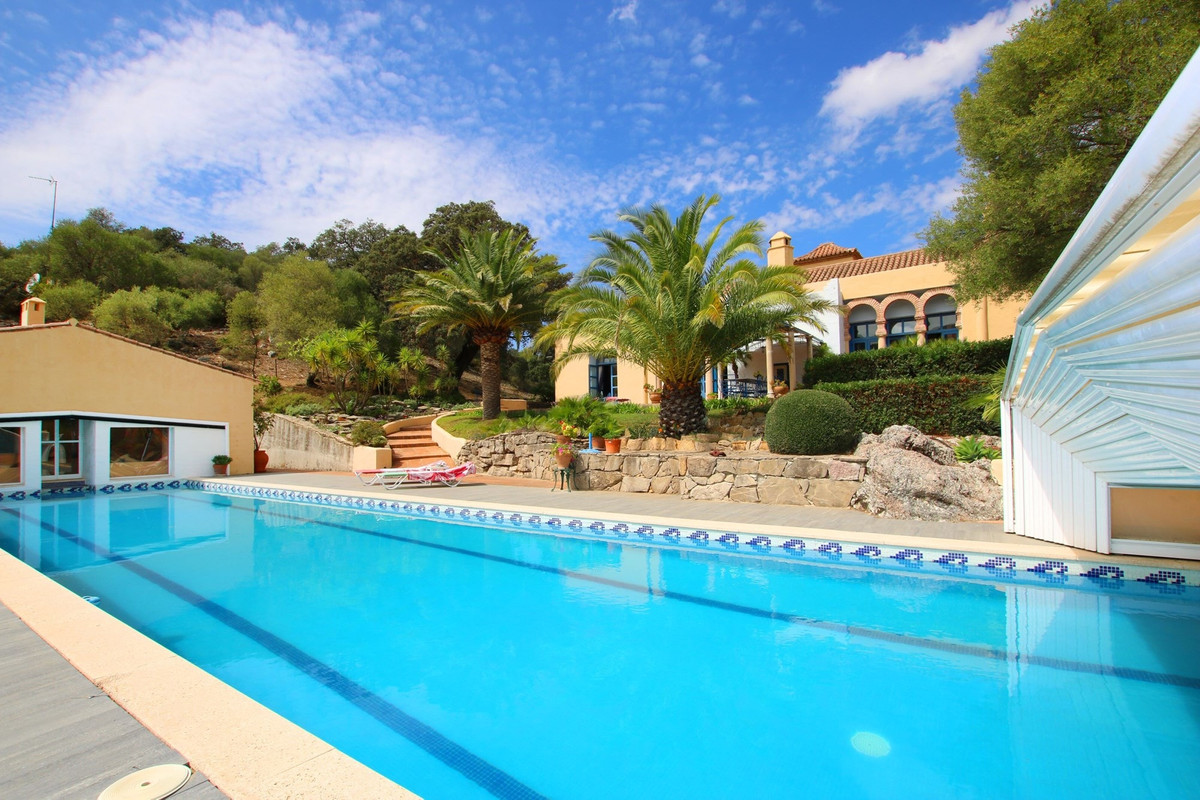 9 Bed Townhouse for sale in Gaucín Costa Del Sol, Málaga, Spain