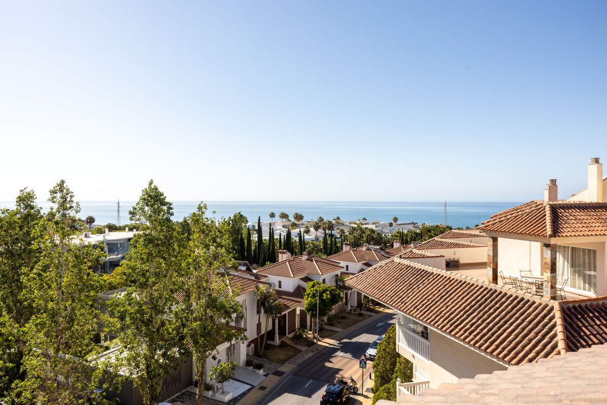 2 Bed Apartment for sale in Higueron Costa Del Sol, Málaga, Spain