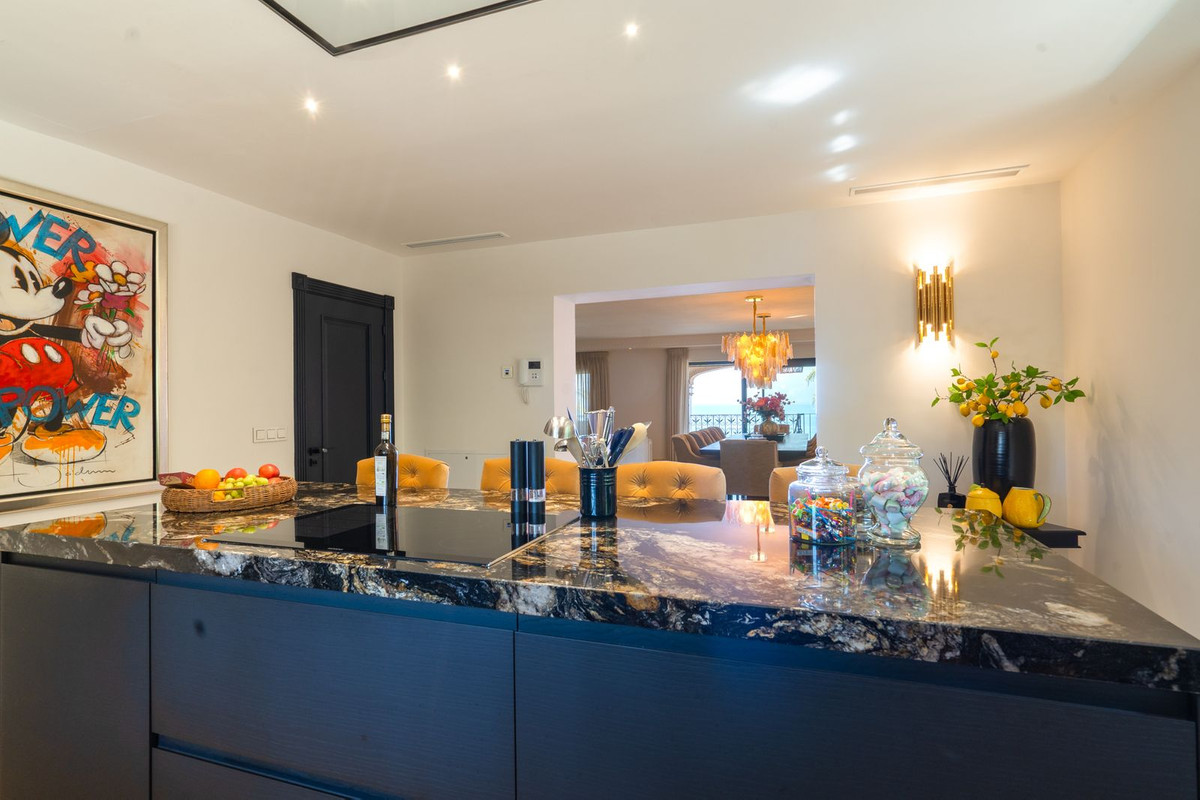 Se vende Villa - Chalet de 5 dormitorios en Costa Del Sol, Málaga, España