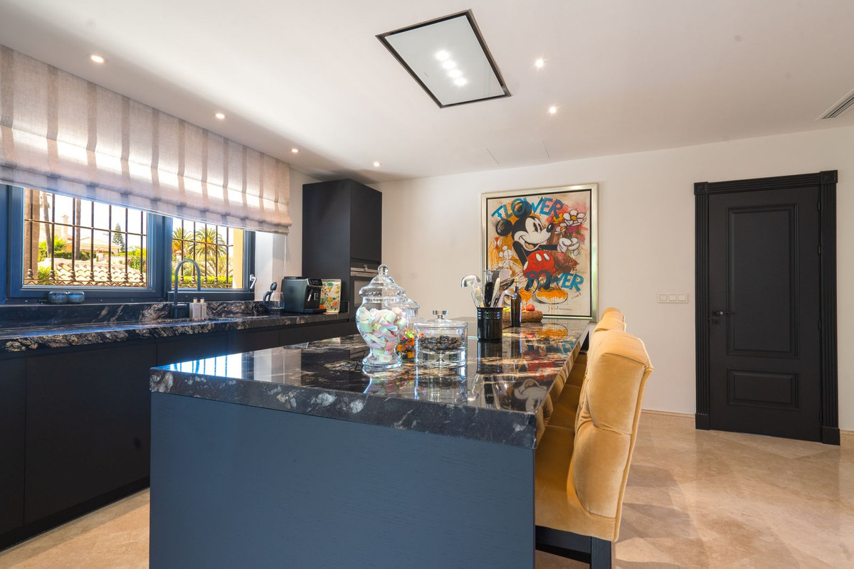 Se vende Villa - Chalet de 5 dormitorios en Costa Del Sol, Málaga, España