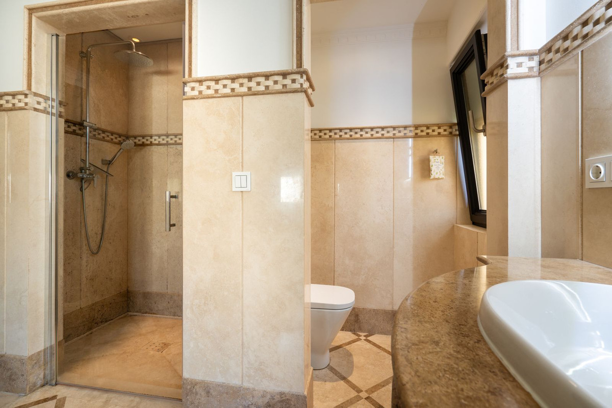 Se vende Villa - Chalet de 5 dormitorios en Costa Del Sol, Málaga, España