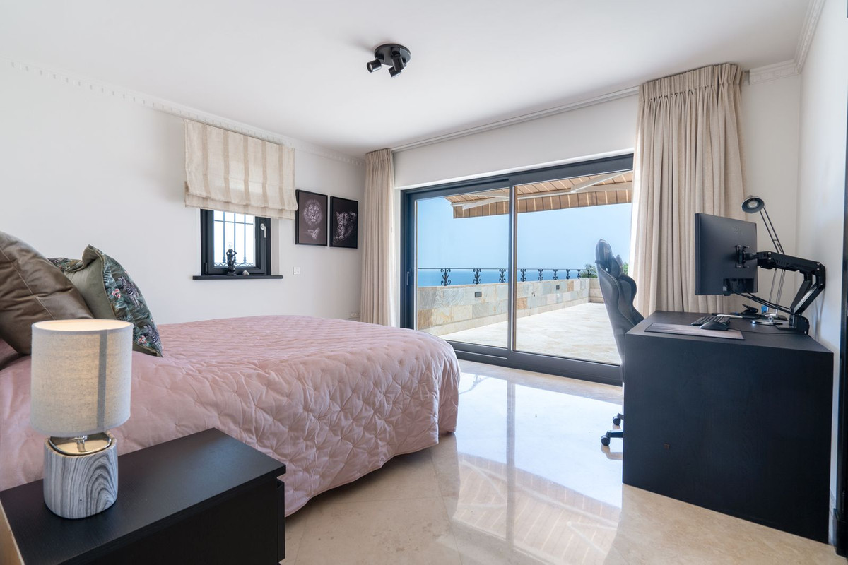 Se vende Villa - Chalet de 5 dormitorios en Costa Del Sol, Málaga, España