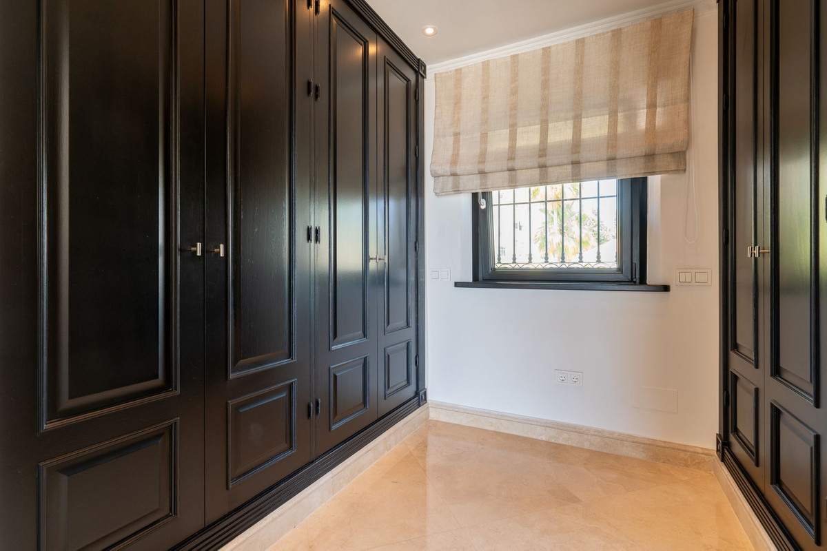 Se vende Villa - Chalet de 5 dormitorios en Costa Del Sol, Málaga, España