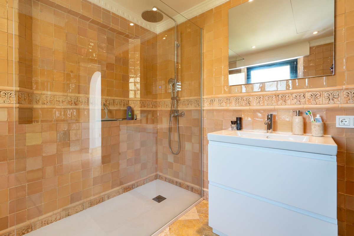 Se vende Villa - Chalet de 5 dormitorios en Costa Del Sol, Málaga, España